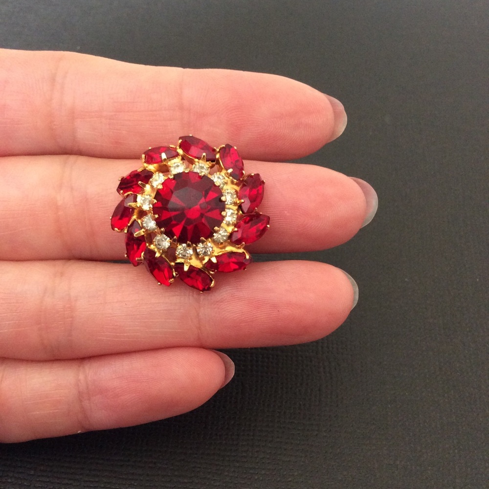 Vintage Ruby Red Rhinestone Ring. - image 2